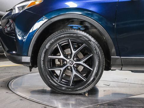 Certified 2018 Toyota RAV4 SE FWD image 10
