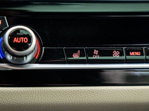 Used 2022 BMW 540i xDrive w/ Premium Package image 30