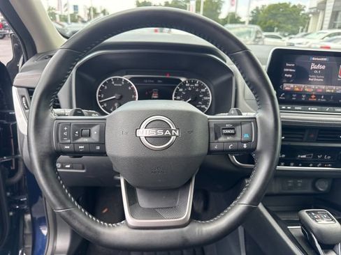 Used 2025 Nissan Rogue SV FWD image 19