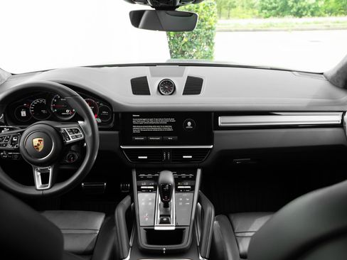 Used 2023 Porsche Cayenne Turbo AWD/4WD image 19