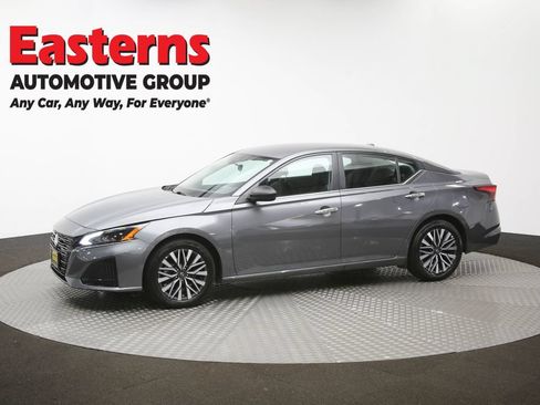 Used 2025 Nissan Altima 2.5 SV FWD image 57