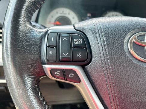 Used 2016 Toyota Sienna SE FWD image 16