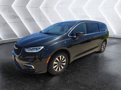 Used 2024 Chrysler Pacifica Limited