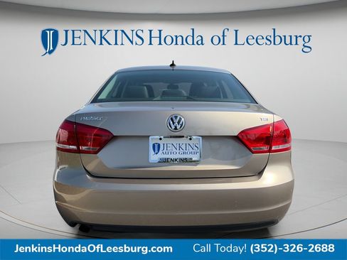 Used 2015 Volkswagen Passat 1.8T Limited Edition FWD image 4