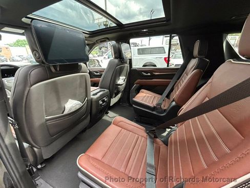 Used 2023 GMC Yukon Denali Ultimate AWD/4WD image 19