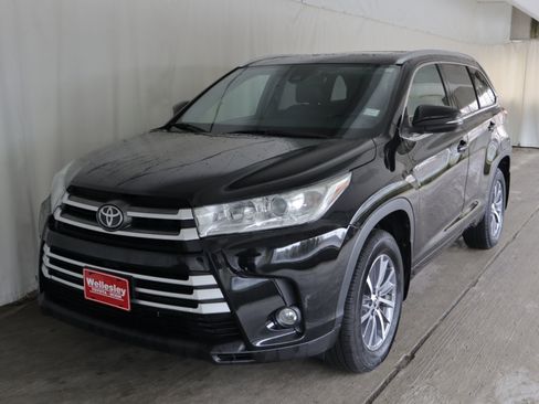 Used 2017 Toyota Highlander XLE AWD/4WD image 24