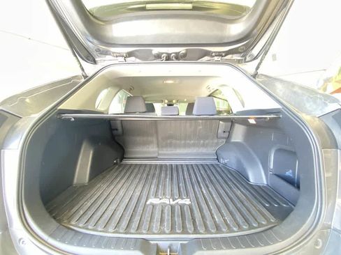Used 2021 Toyota RAV4 LE AWD/4WD image 25