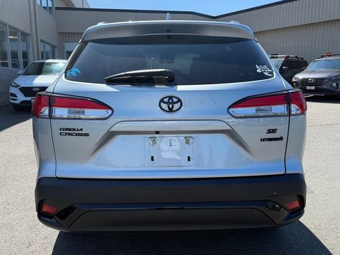 Used 2023 Toyota Corolla Cross AWD Hybrid w/ Moonroof Package image 4