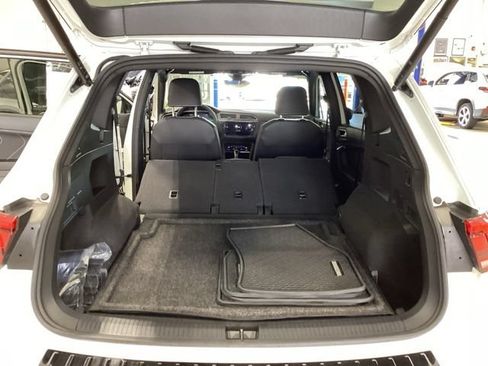 Certified 2024 Volkswagen Tiguan SE R-Line AWD/4WD image 17