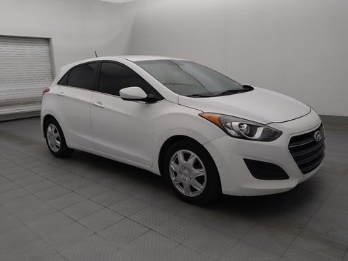 Used 2017 Hyundai Elantra GT image 11