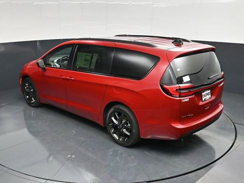 New 2026 Chrysler Pacifica Limited FWD image 54