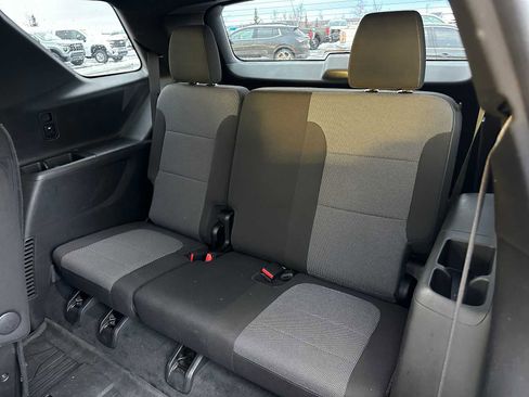 Used 2022 Chevrolet Traverse LT image 16