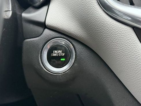 Used 2022 Chevrolet Equinox LT w/ Driver Convenience Package image 26