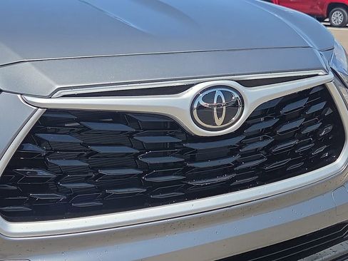 New 2026 Toyota Highlander XLE AWD/4WD image 7
