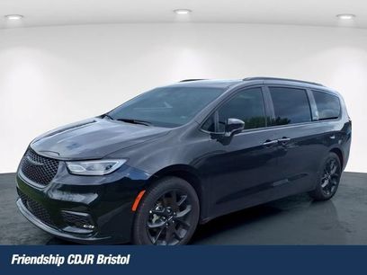 Used 2025 Chrysler Pacifica Limited