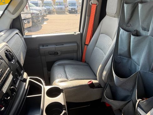 Used 2018 Ford E-450 and Econoline 450 Super Duty w/ Power Windows & Locks Group image 17