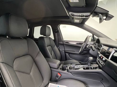 Used 2026 Porsche Macan AWD/4WD image 18