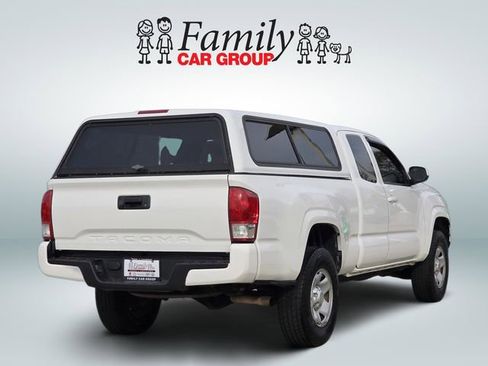 Used 2017 Toyota Tacoma SR w/ SR Convenience Package image 4