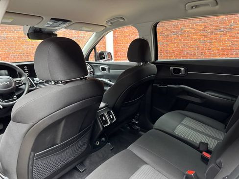 Used 2023 Kia Sorento LX AWD/4WD image 25