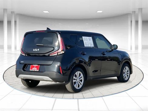 Used 2023 Kia Soul LX image 4