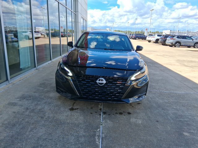 Used 2025 Nissan Altima 2.5 SR FWD image 3