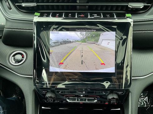 New 2025 Jeep Grand Cherokee Altitude image 25