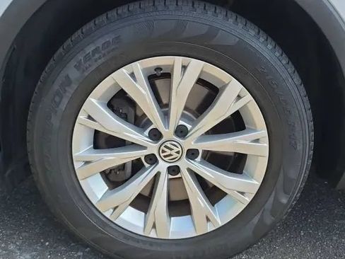 Used 2018 Volkswagen Tiguan SE w/ Panoramic Sunroof Package FWD image 53