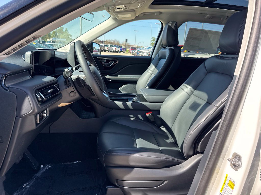New 2027 Lincoln Aviator AWD image 4