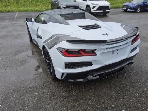 Used 2024 Chevrolet Corvette Z06 w/ Stealth Interior Trim Package RWD image 7
