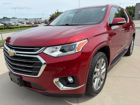 Used 2019 Chevrolet Traverse Premier w/ Driver Confidence II Package FWD image 4