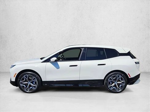 Used 2024 BMW iX xDrive50 w/ Sport Package AWD/4WD image 9