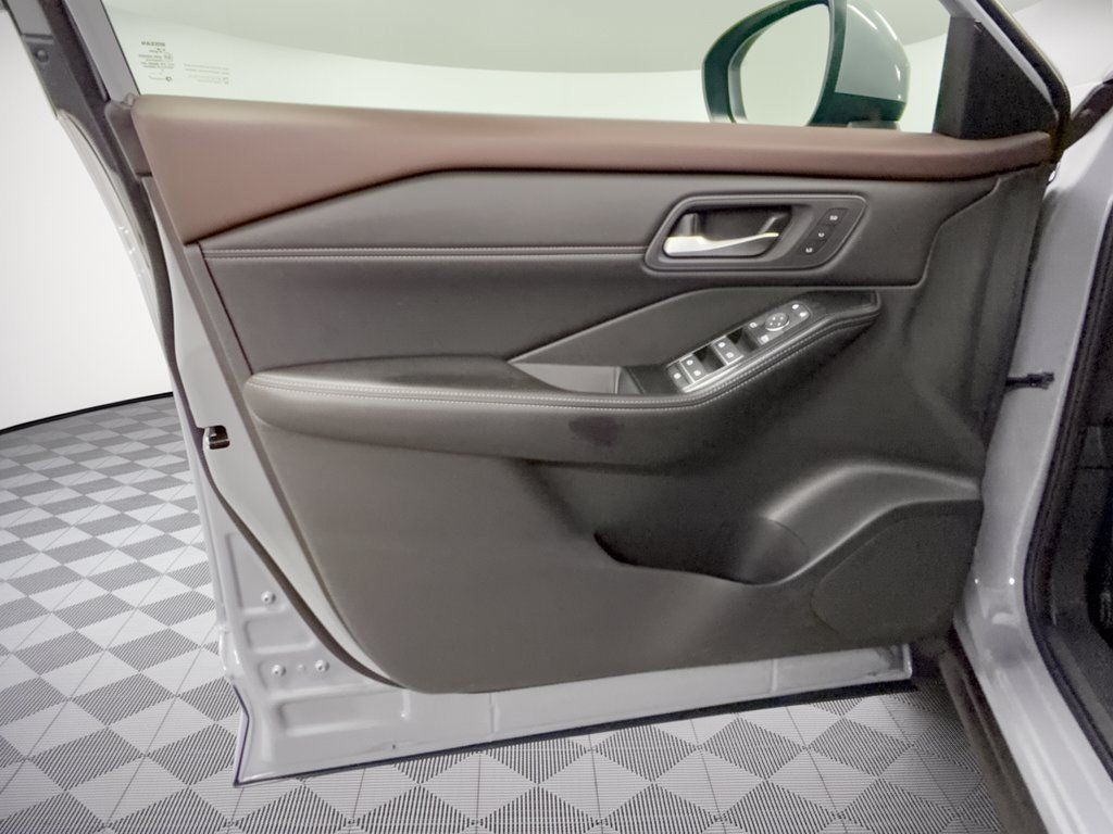 Used 2023 Nissan Rogue SL w/ SL Premium Package FWD image 14