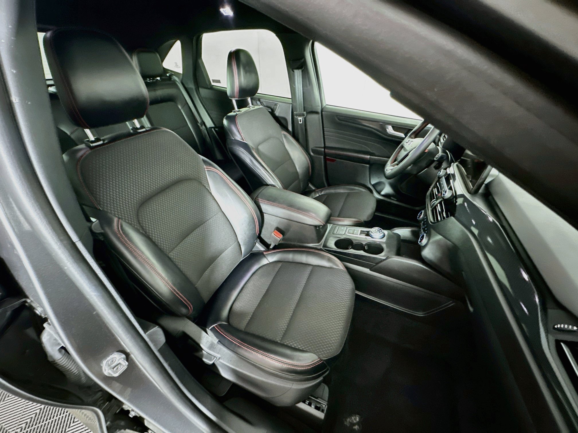 Used 2025 Ford Escape ST-Line Select AWD/4WD image 31