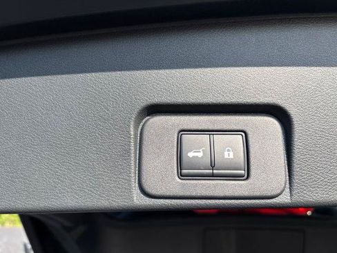 Certified 2025 Nissan Rogue SL w/ Tech Package FWD image 24