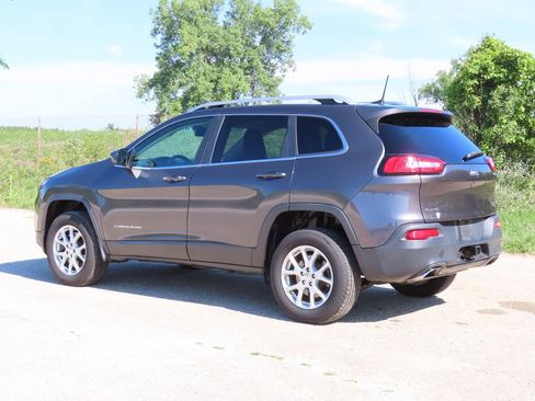 Used 2017 Jeep Cherokee Latitude w/ Comfort/Convenience Group AWD/4WD image 6