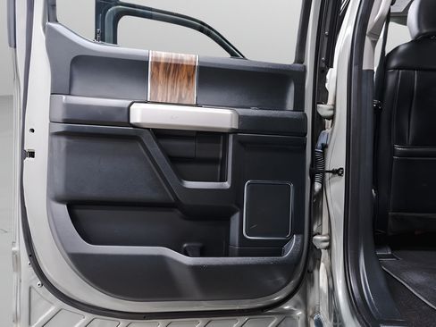 Used 2019 Ford F150 Lariat w/ Equipment Group 502A Luxury AWD/4WD image 30