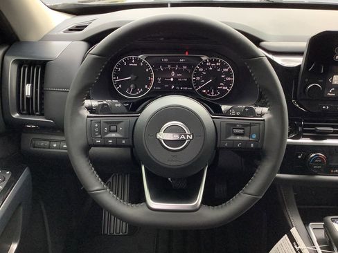 New 2025 Nissan Pathfinder SL w/ Black Appearance Package image 19