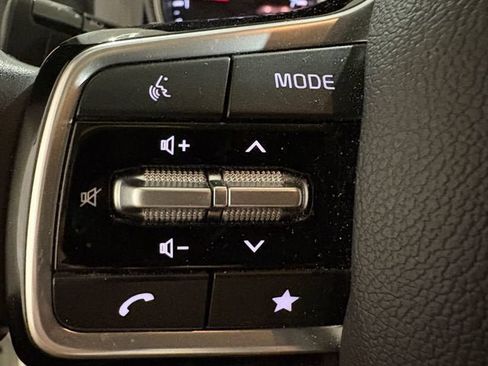 Used 2024 Kia Carnival EX FWD image 8
