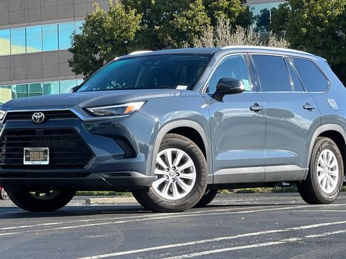 Used 2024 Toyota Grand Highlander XLE image 8