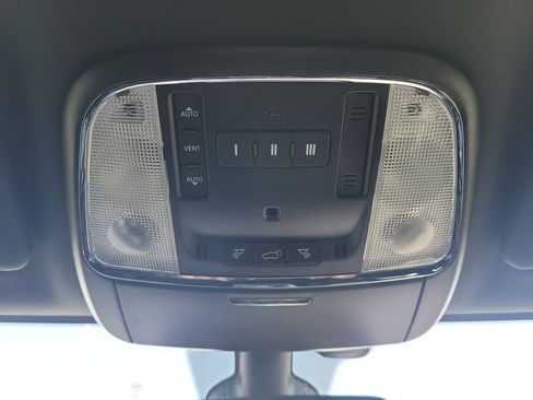 Used 2022 Jeep Grand Cherokee Laredo X image 27