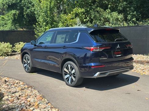 New 2025 Mitsubishi Outlander SEL image 3