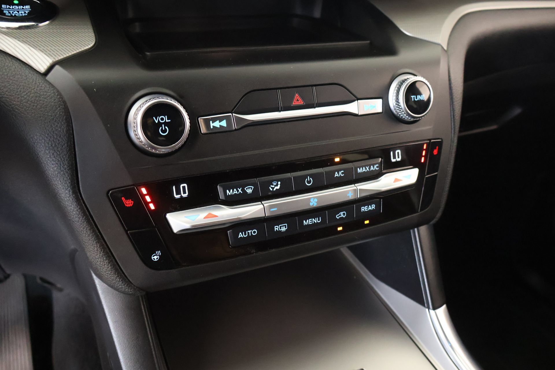 Used 2020 Ford Explorer XLT w/ Equipment Group 202A AWD/4WD image 7