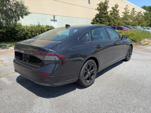 Used 2025 Honda Accord SE image 6