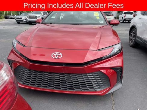 Used 2025 Toyota Camry SE FWD image 14