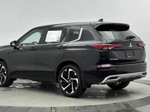 Used 2023 Mitsubishi Outlander SE image 8