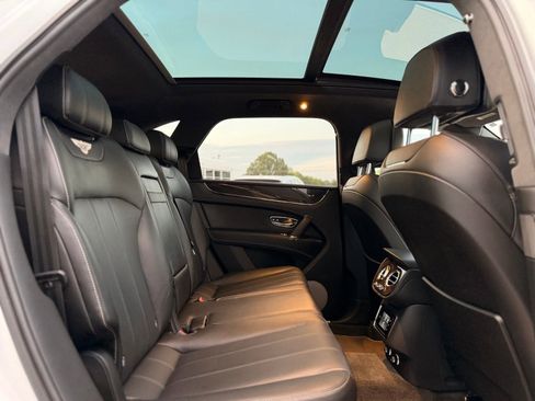 Used 2019 Bentley Bentayga AWD/4WD image 29