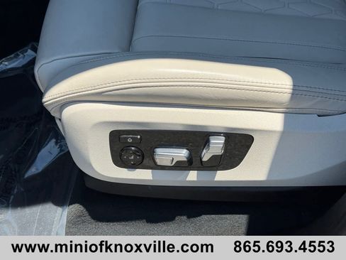 Used 2022 BMW X7 xDrive40i w/ M Sport Package AWD/4WD image 13
