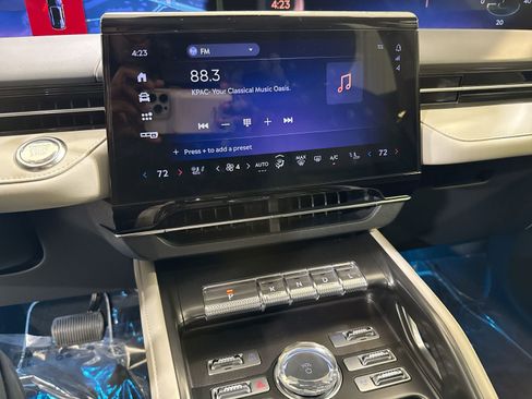 New 2026 Lincoln Nautilus Premier image 17