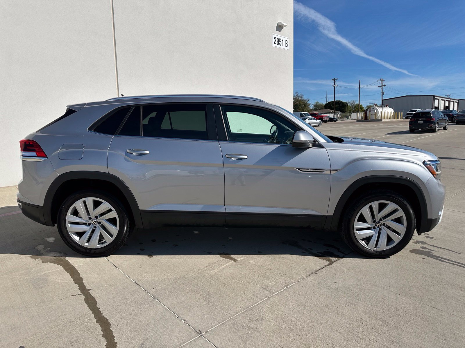 Used 2023 Volkswagen Atlas Cross Sport SE w/ Panoramic Sunroof Package FWD image 8