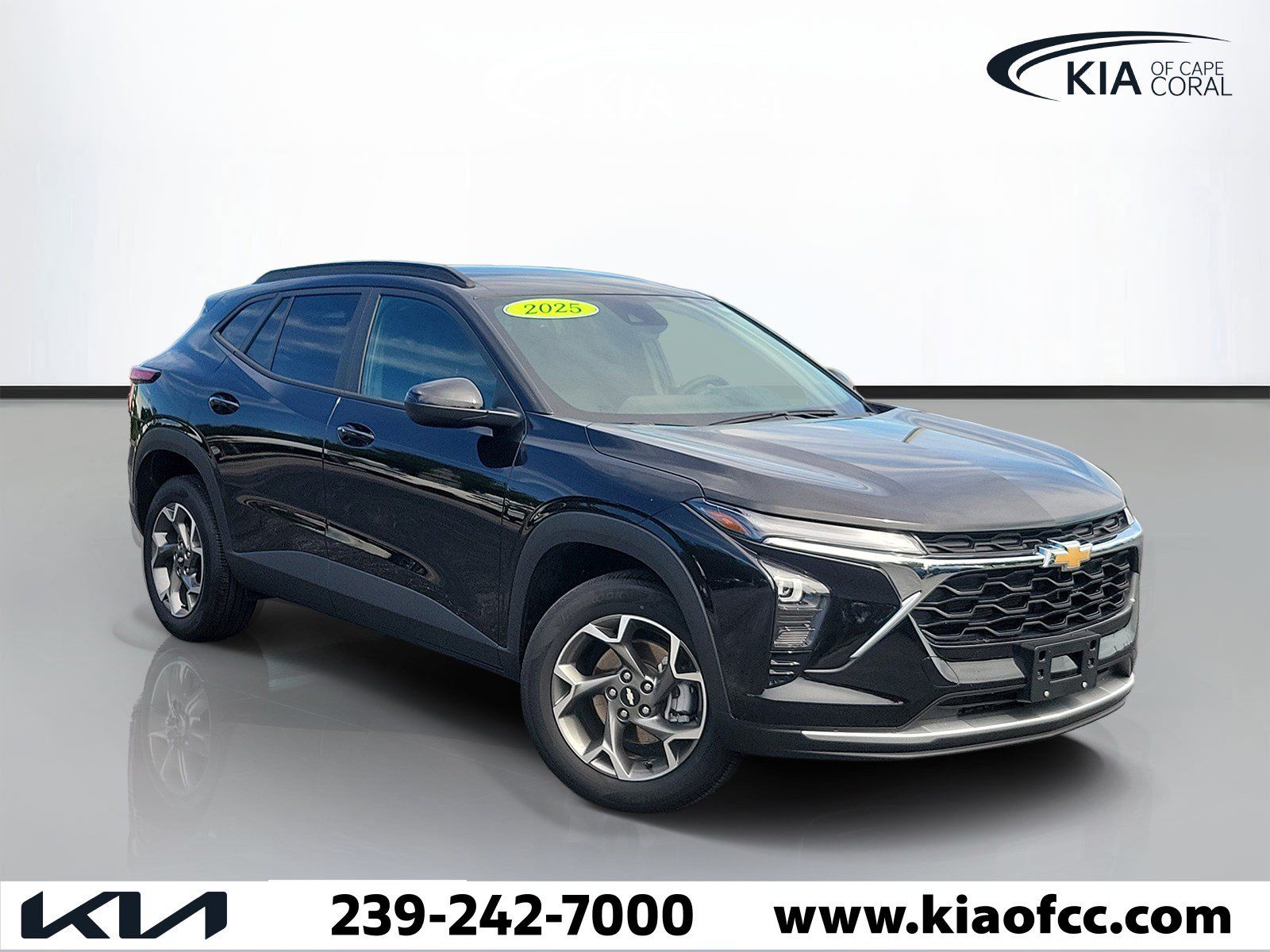 Used 2025 Chevrolet Trax LT w/ Driver Confidence Package FWD image 1
